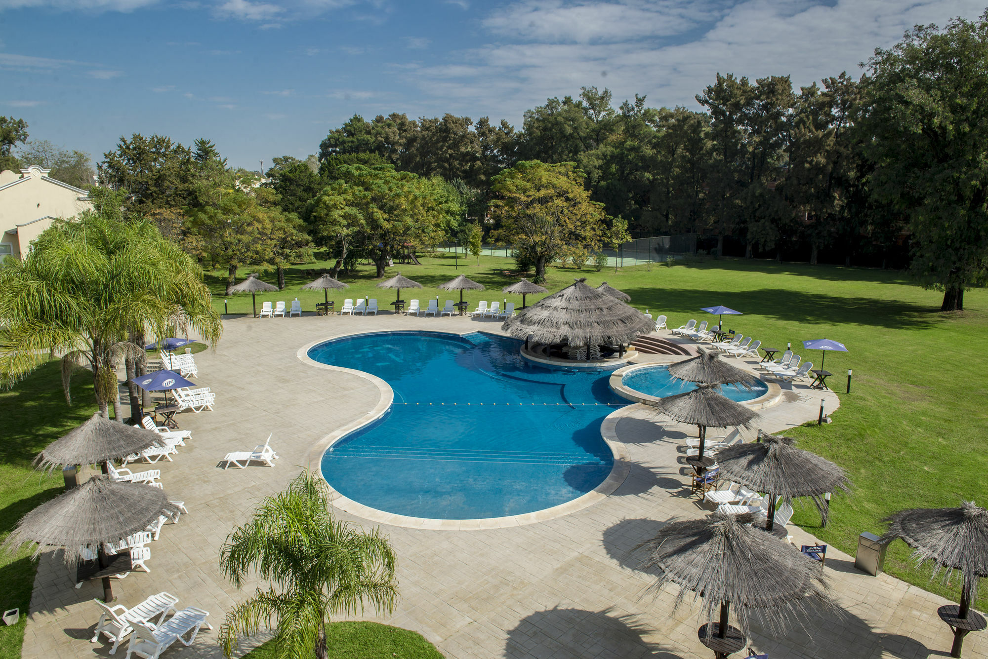 Howard Johnson By Wyndham Pilar Hotel