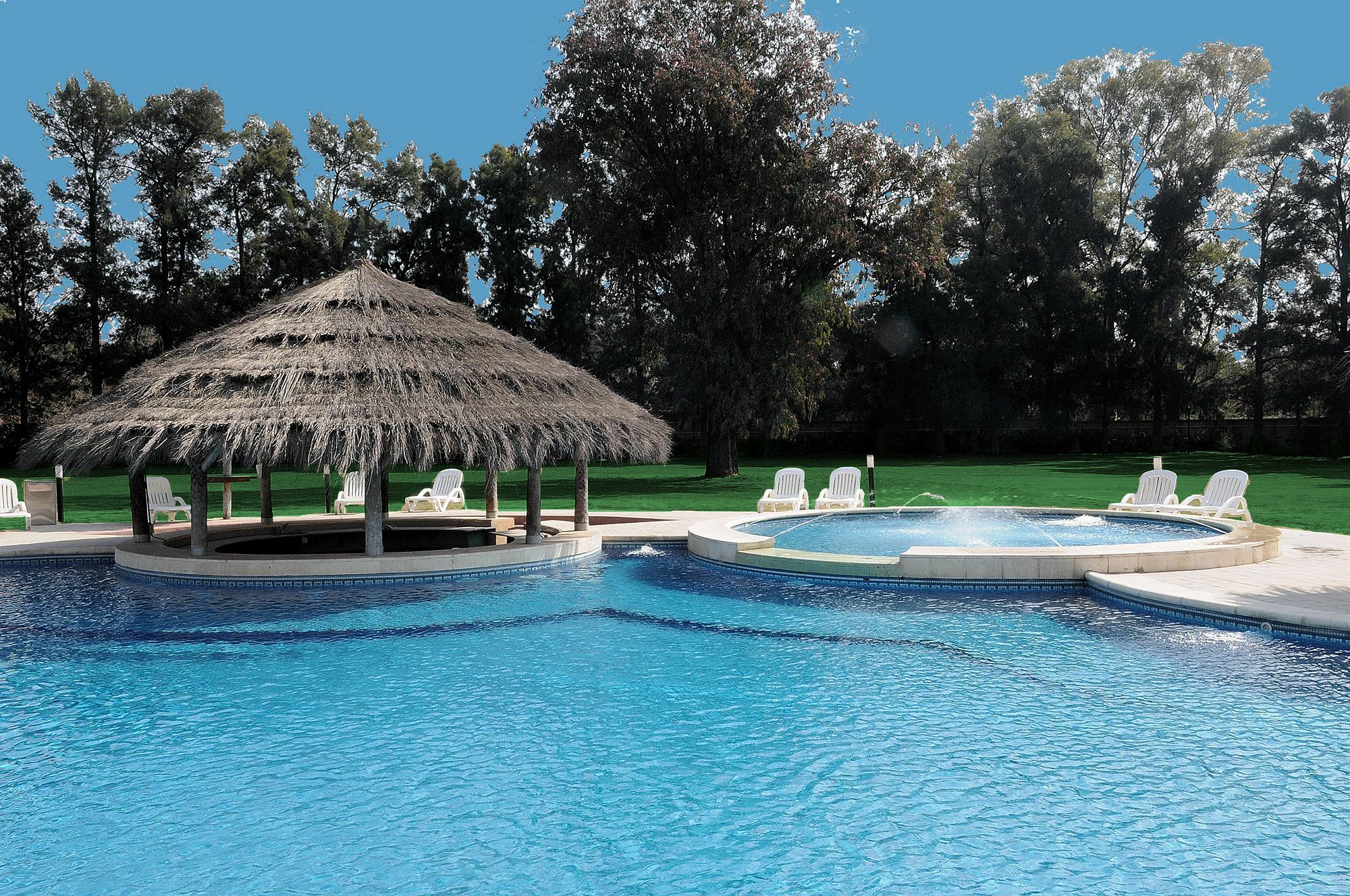 Howard Johnson By Wyndham Pilar