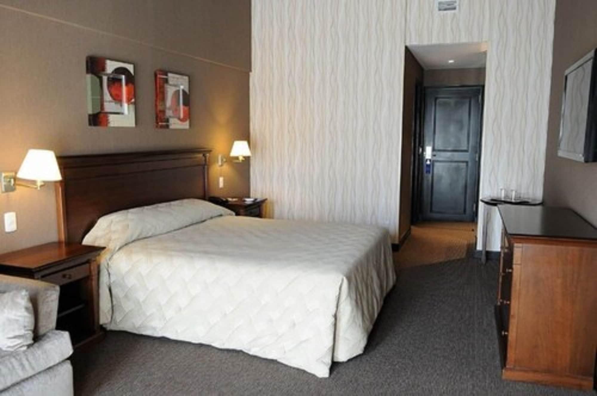 Hotel Howard Johnson By Wyndham Pilar 3*